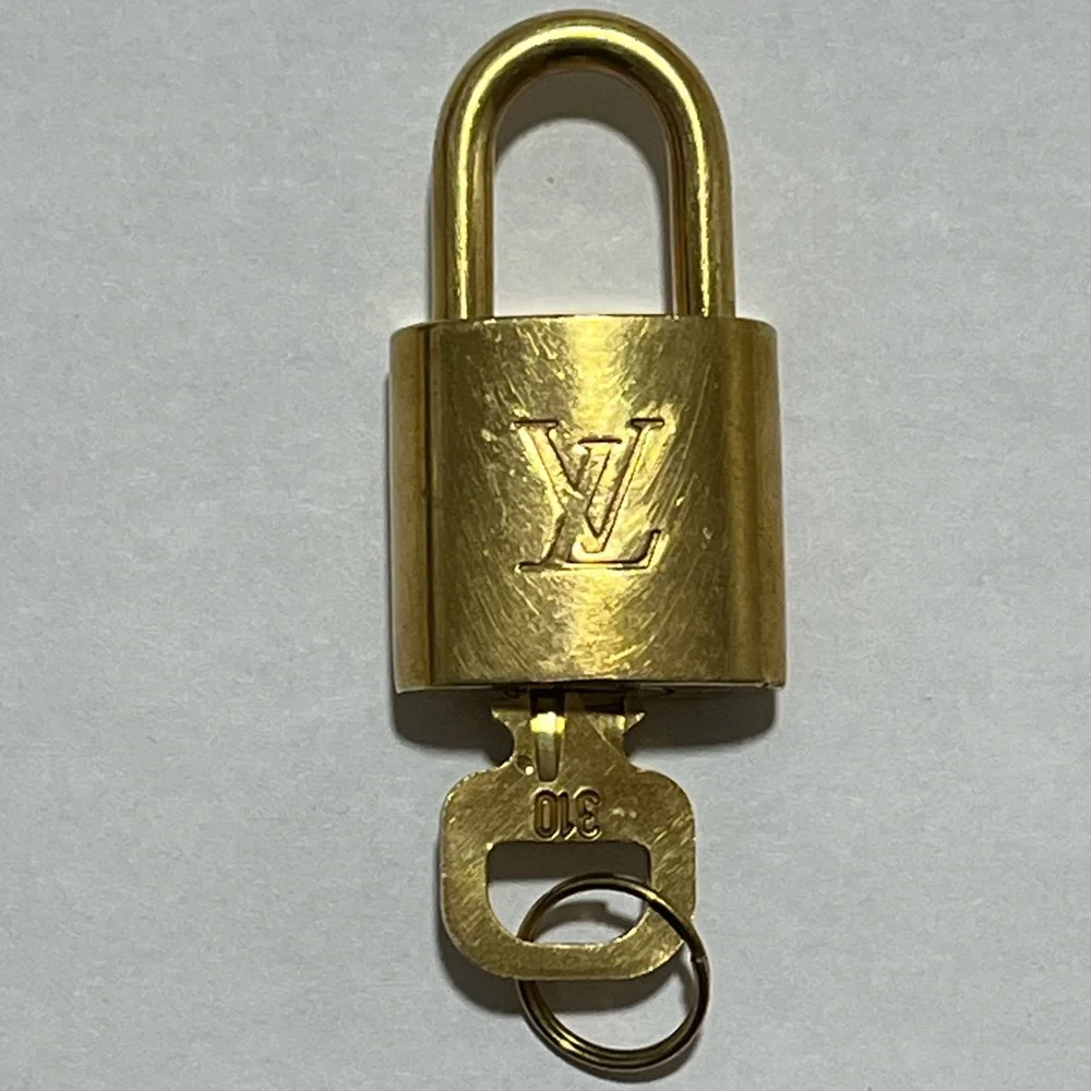 Louis Vuitton Gold Padlock 310 - Picture 3 of 6